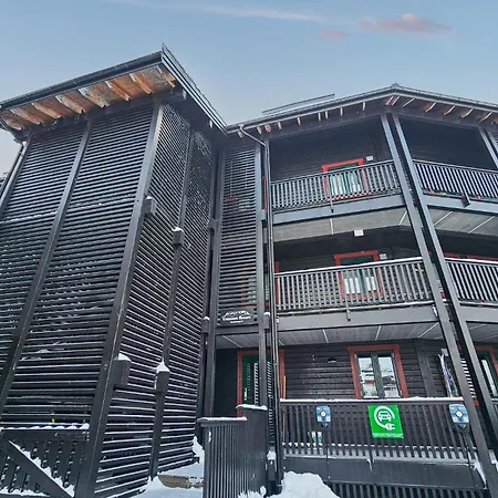 5 Bedroom Cozy In アパート