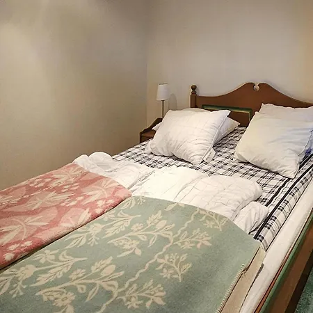 Lejlighed 5 Bedroom Cozy In