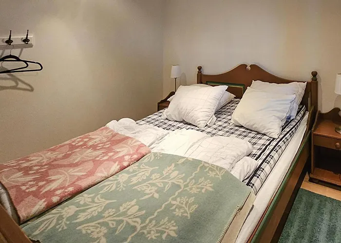 Apartamento 5 Bedroom Cozy In