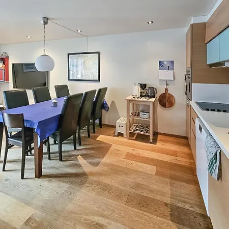 Apartamento 5 Bedroom Cozy In *